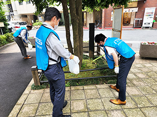 東京本社周辺の清掃活動の様子（アイテックス株式会社）