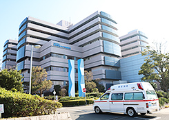 横浜市立大学付属病院 外観